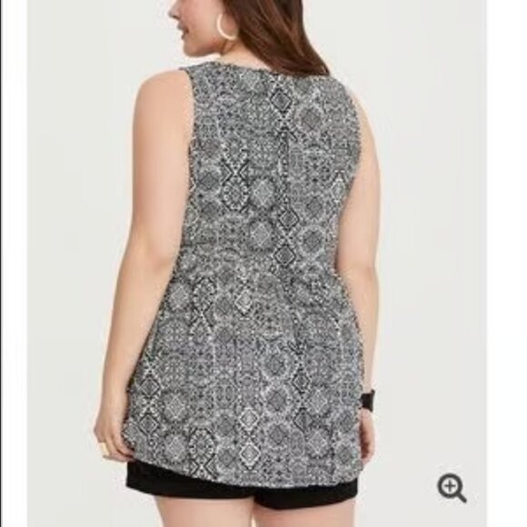 !Sz.00,Sz.10,Sz.M/L*Torrid*Black/White IKAT Tank top--Button-Front - Picture 2 of 7